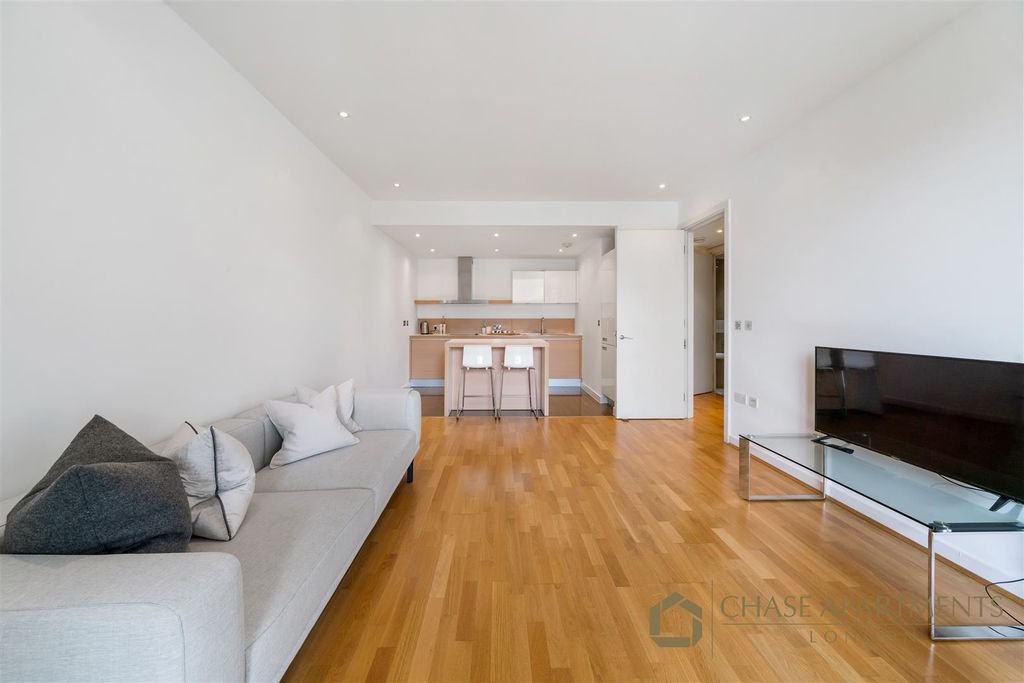 Property photo 3 of 14 Reception-Room-Grosvenorwaterside-Gatliff-Road- Lo