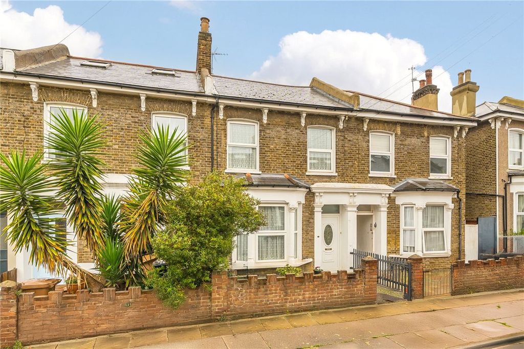 Property photo 1 of 11