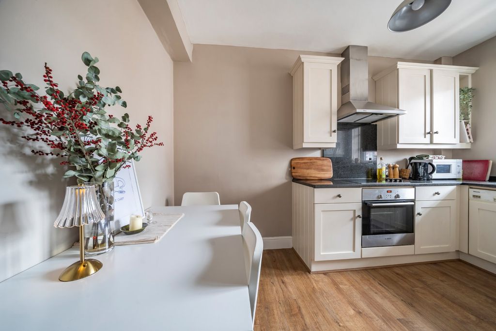 Property photo 3 of 7 Kitchen