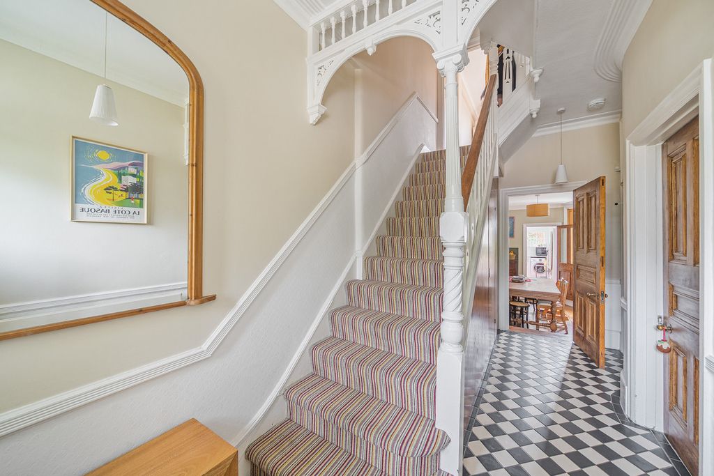 Property photo 2 of 39