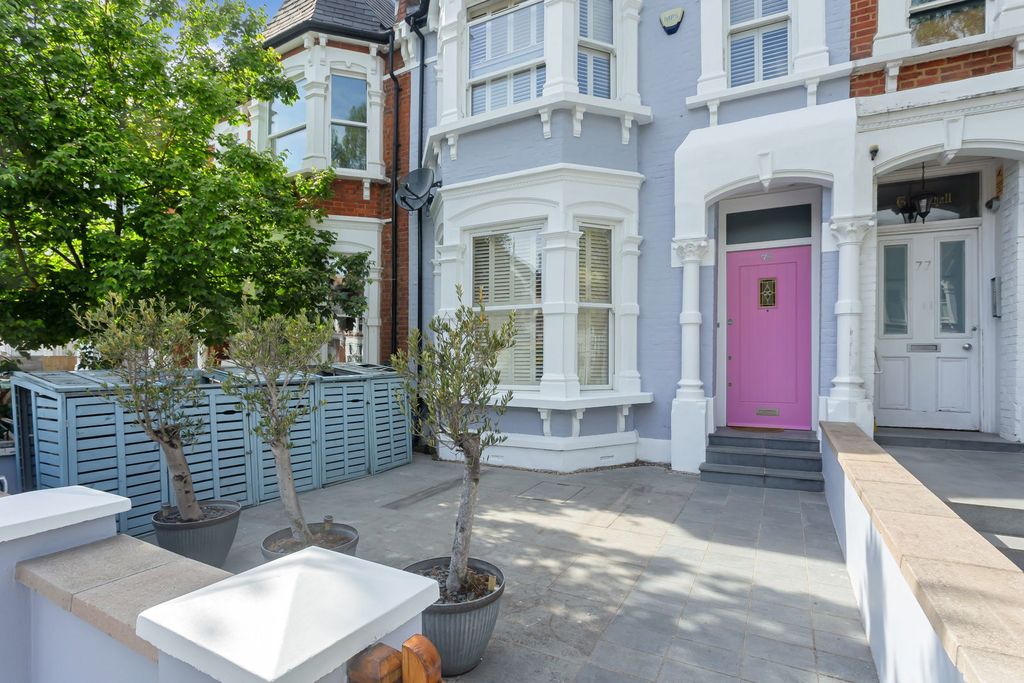 Property photo 1 of 11