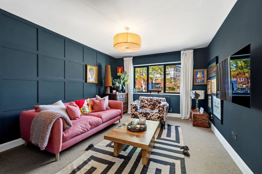 Property photo 2 of 24