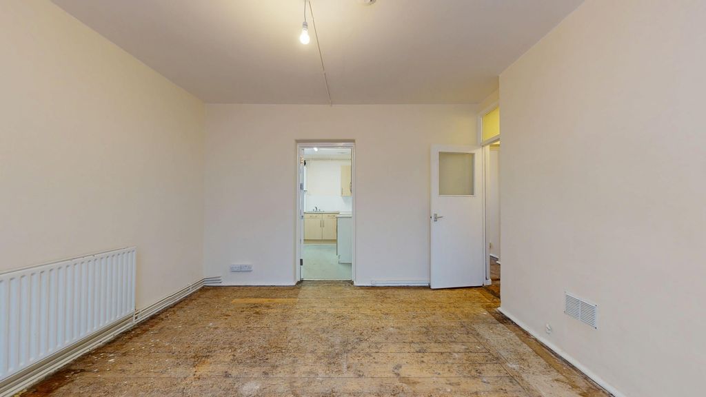Property photo 3 of 13 Flat 4 Block G Peabody Estate, Rodney Road, Walworth, London, Se17 1Bu