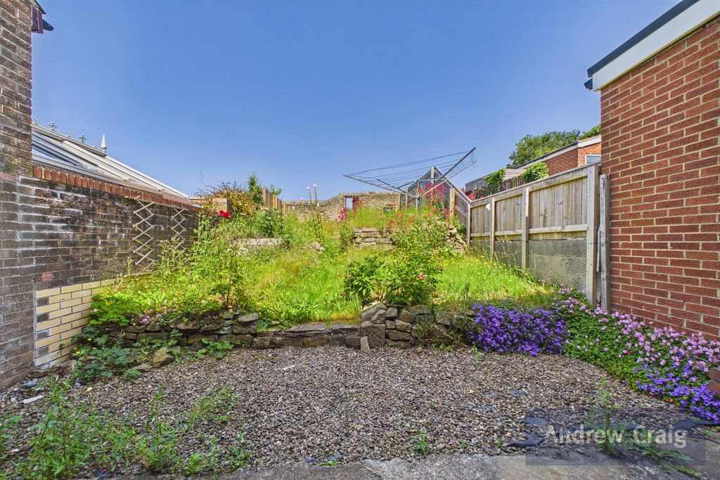 Property photo 3 of 9 Garden