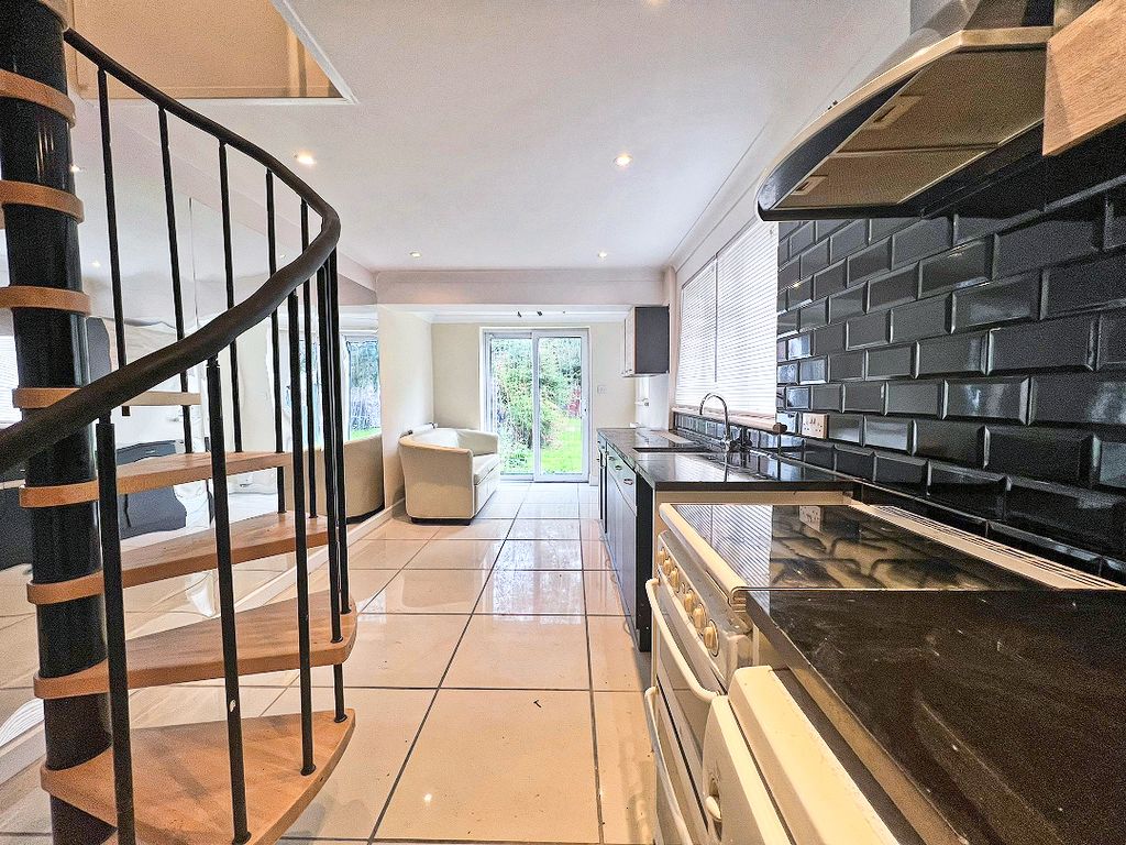 Property photo 2 of 11 2