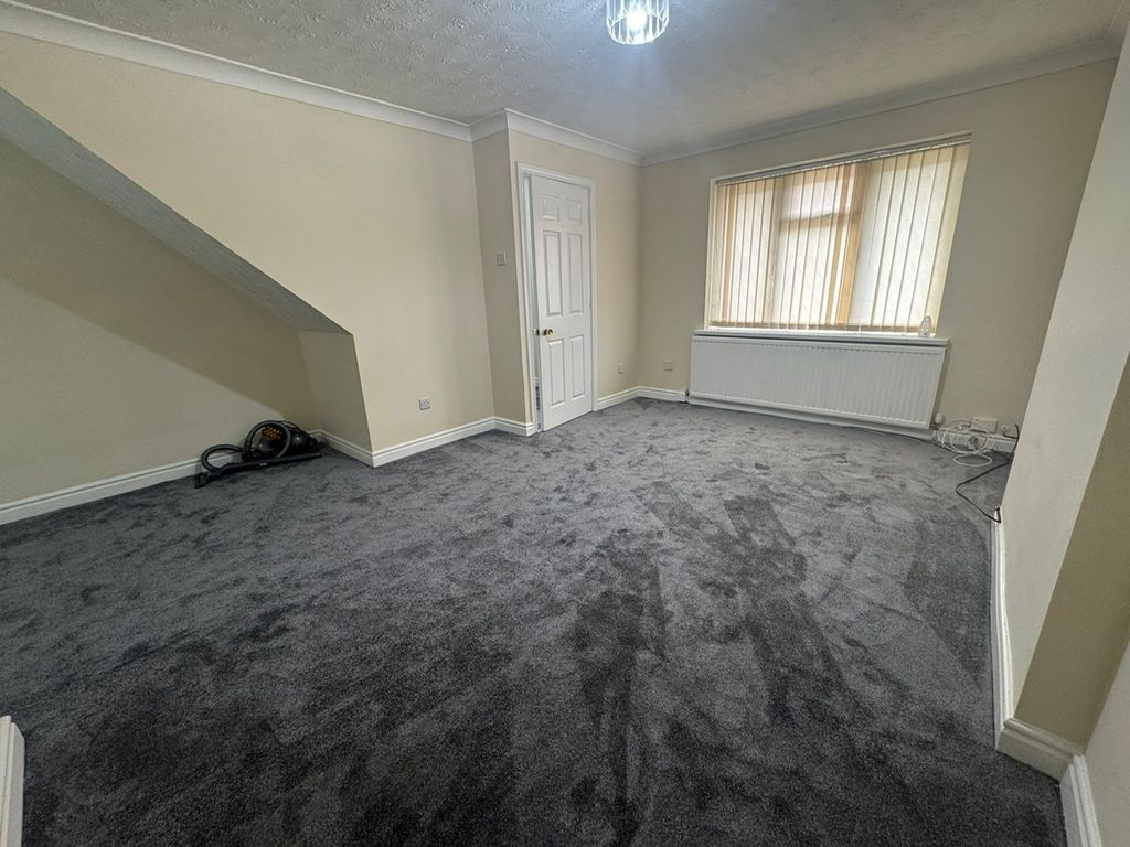 Property photo 3 of 13 Living Room