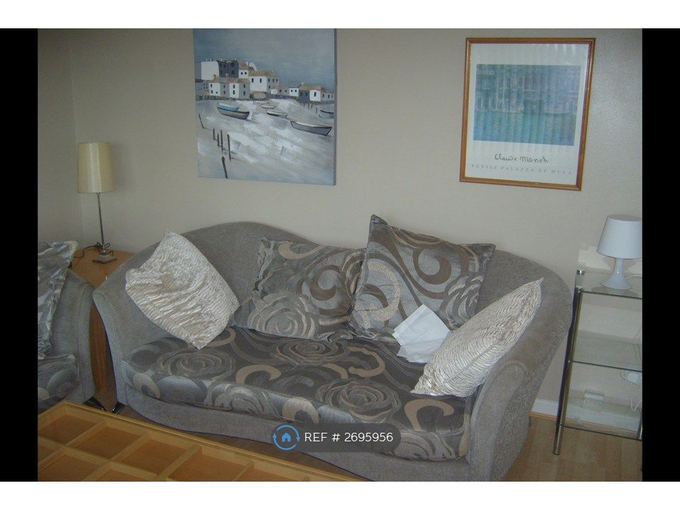 Property photo 2 of 10 Livingroom 2