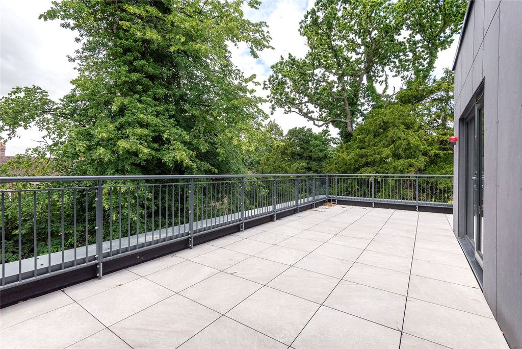 Property photo 2 of 20 Picture No. 33