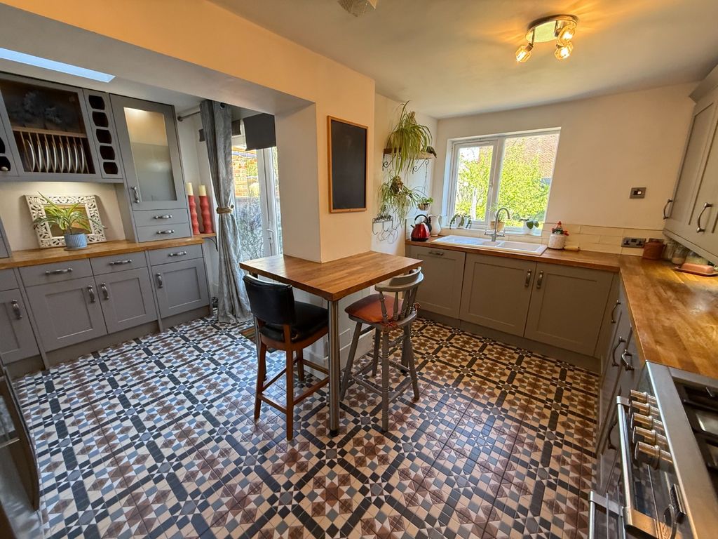 Property photo 2 of 16 5114633