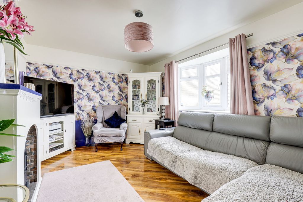 Property photo 2 of 28