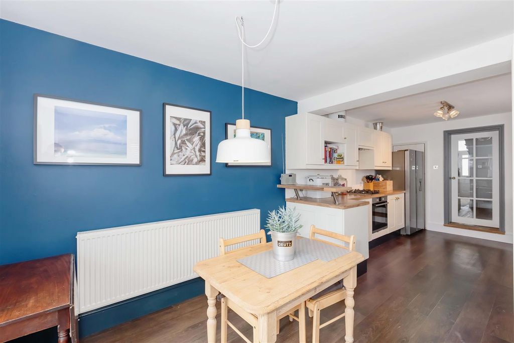 Property photo 3 of 30 King Street_17.Jpg