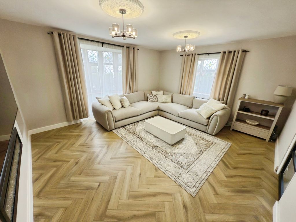 Property photo 3 of 18 Picture No. 23