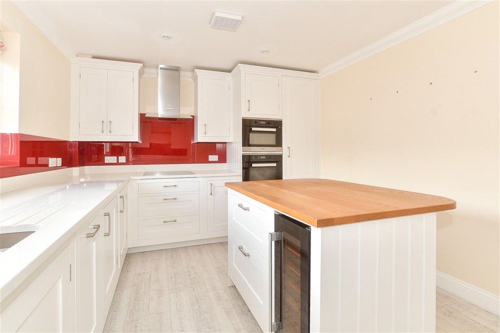 Property photo 3 of 21 Kitchen