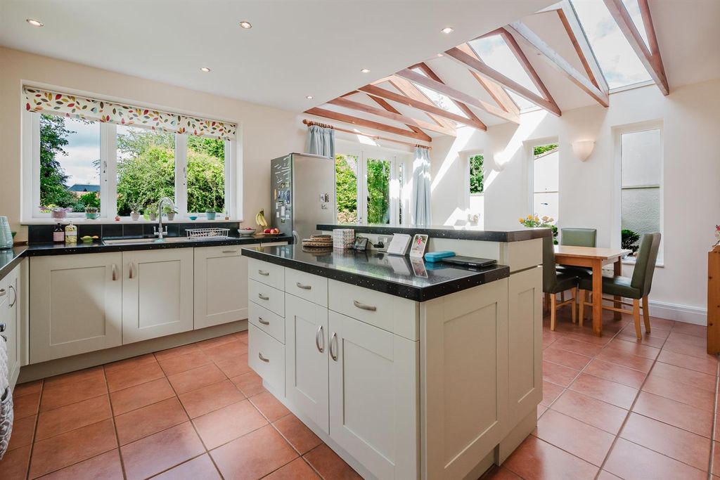 Property photo 3 of 35 Dining Kitchen
