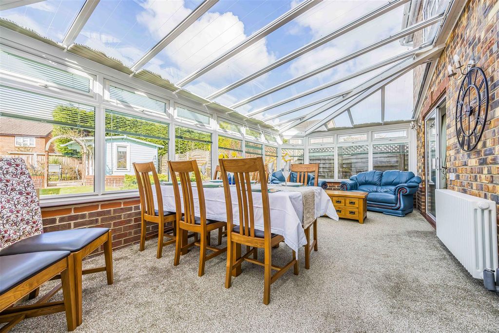 Property photo 3 of 25 8 Topaz Grove, Waterlooville-Small-Porticomarketin