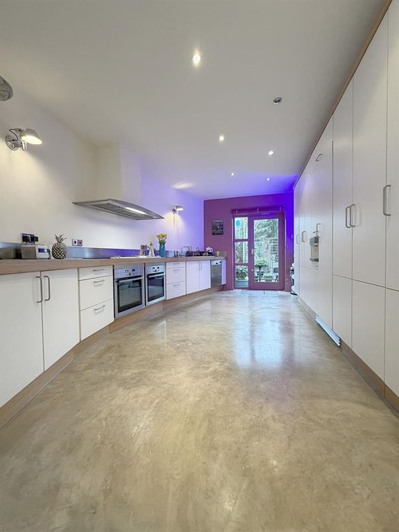 Property photo 3 of 25