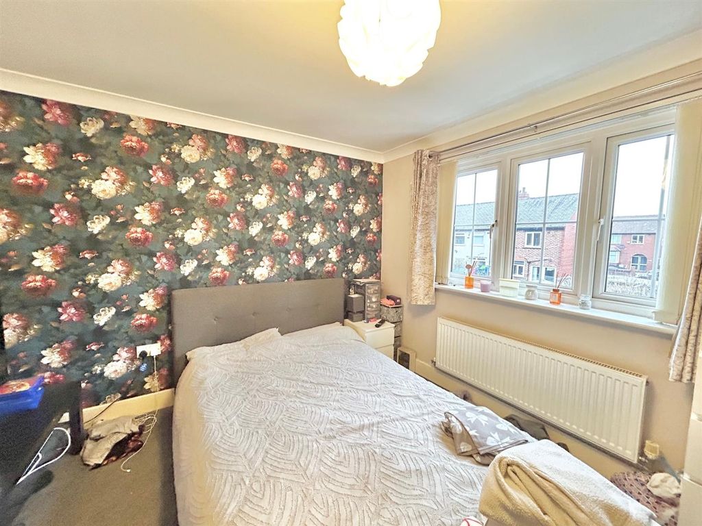 Property photo 3 of 5 Bedroom.Jpg