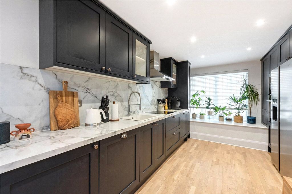 Property photo 2 of 16 Picture No. 23