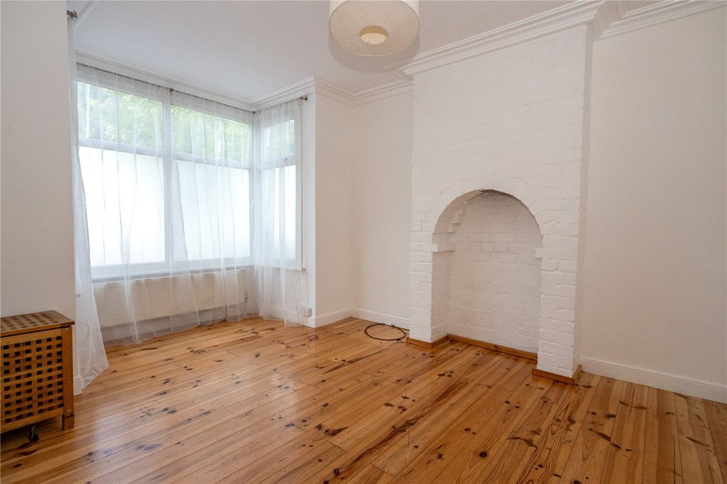 Property photo 3 of 19 Picture No. 16