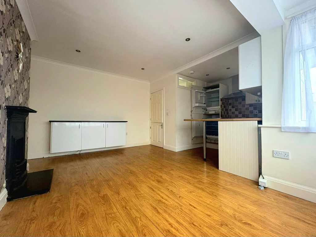 Property photo 2 of 8 8