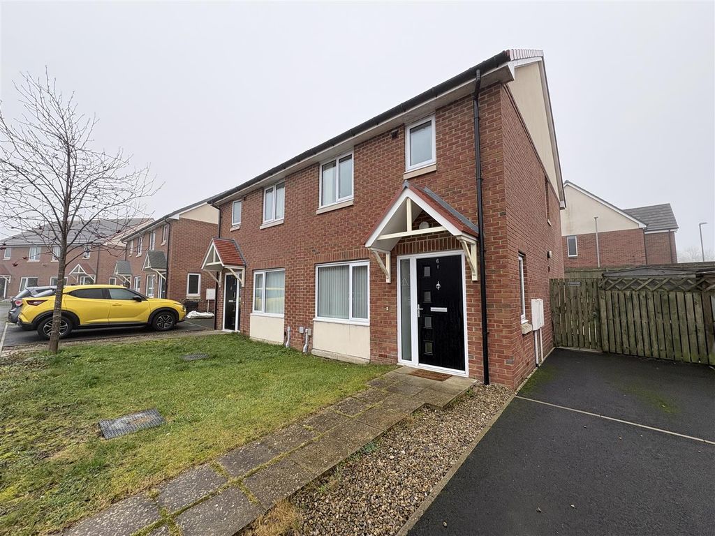 Property photo 1 of 16 Externally