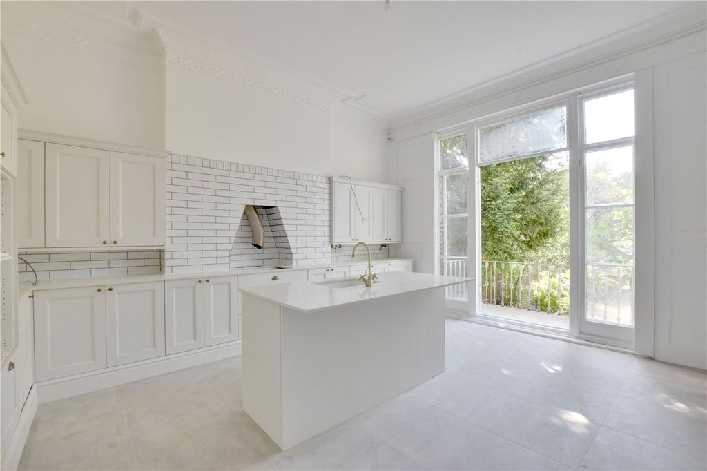 Property photo 3 of 49 Picture No. 71