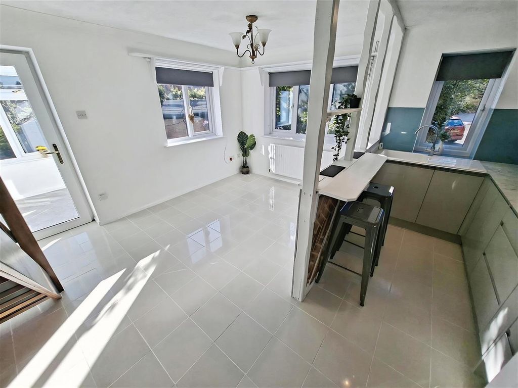Property photo 1 of 16 Lounge/Diner