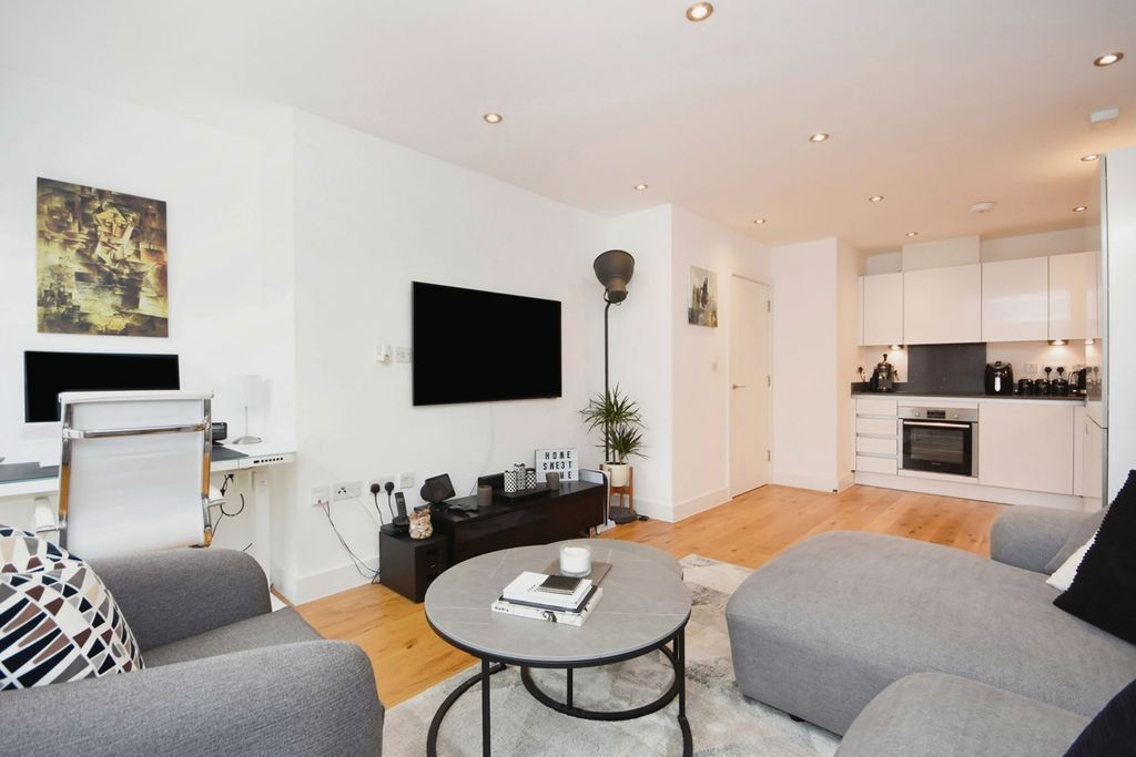 Property photo 2 of 11