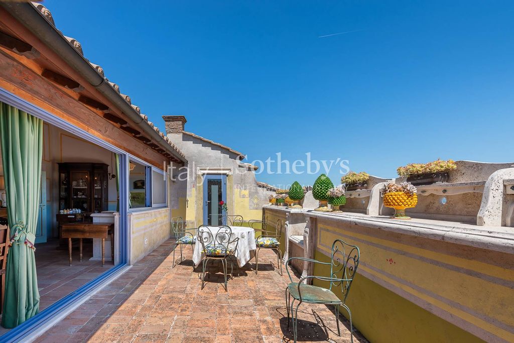 Property photo 2 of 33
