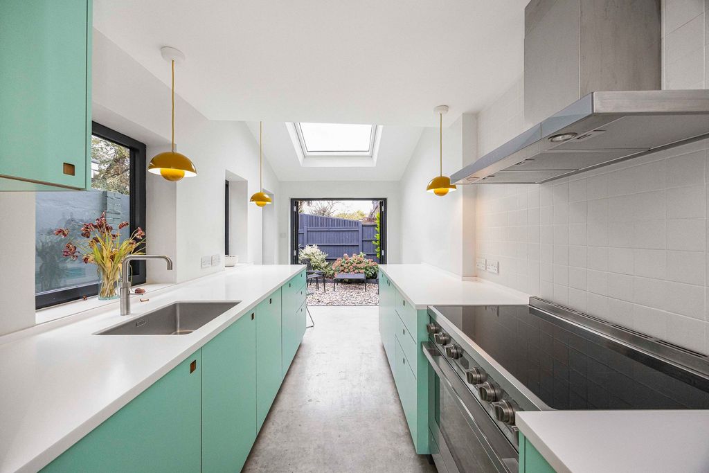 Property photo 2 of 20