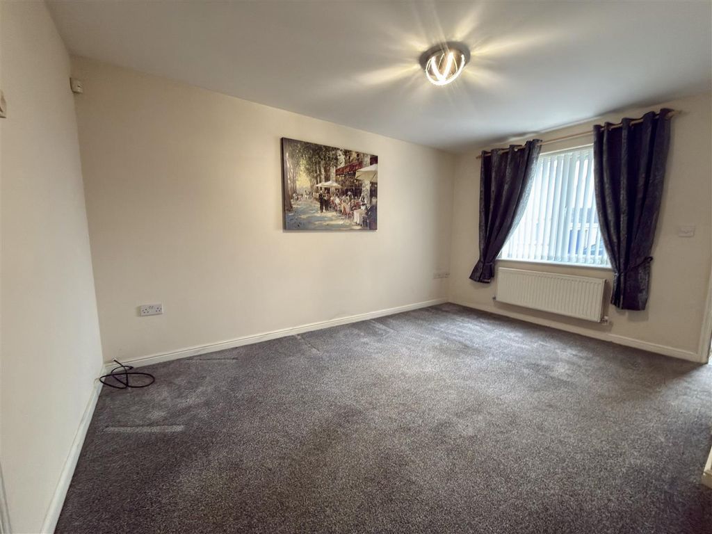 Property photo 2 of 10 Lounge