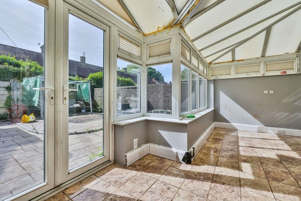 Property photo 2 of 17 Conservatory