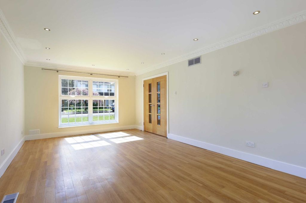 Property photo 3 of 17 Picture No. 06