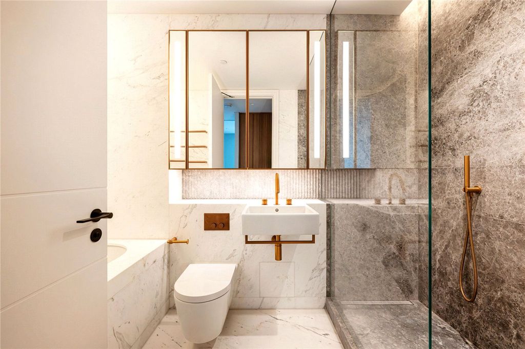 Property photo 3 of 5 En Suite