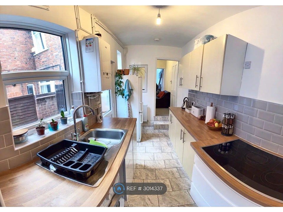 Property photo 3 of 5 Kitchen