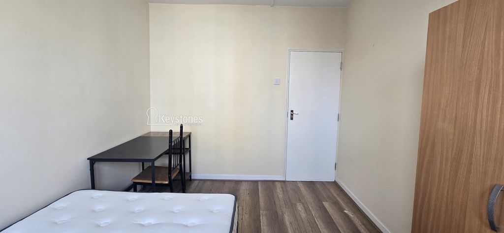 Property photo 3 of 9 Bedroom