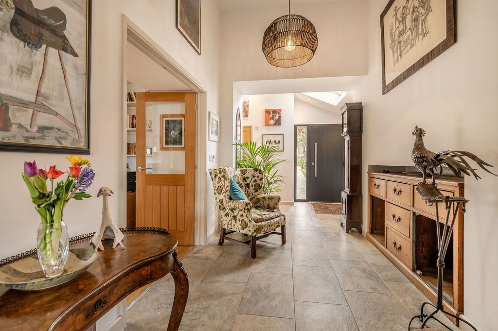 Property photo 2 of 32