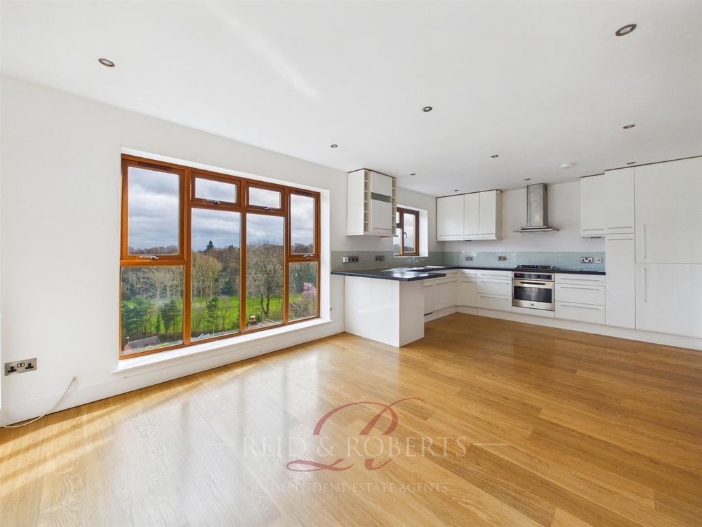 Property photo 3 of 36 Cam03999G0-Pr0224-Still005.Jpg