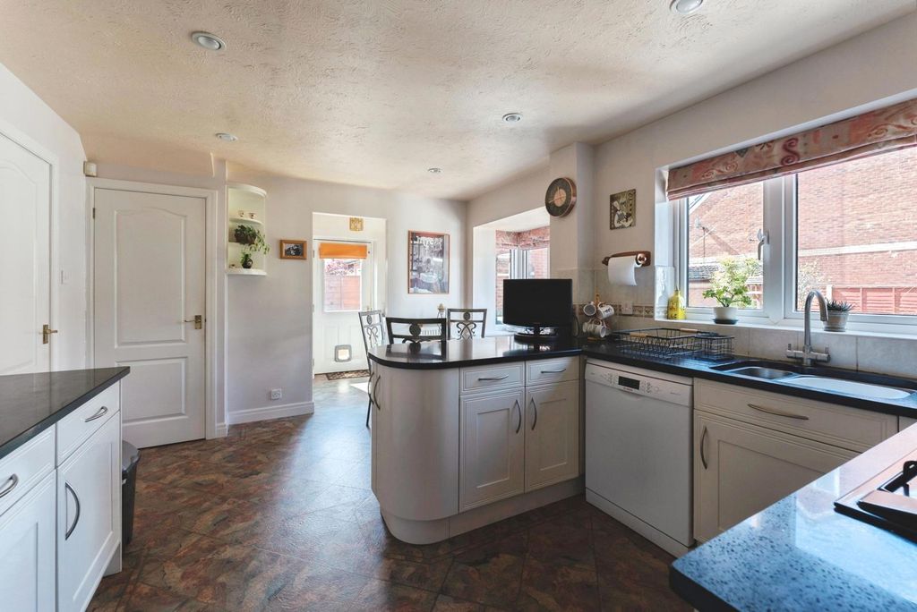 Property photo 3 of 24 Pbox-Img.Jpg