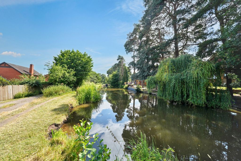 Property photo 3 of 76