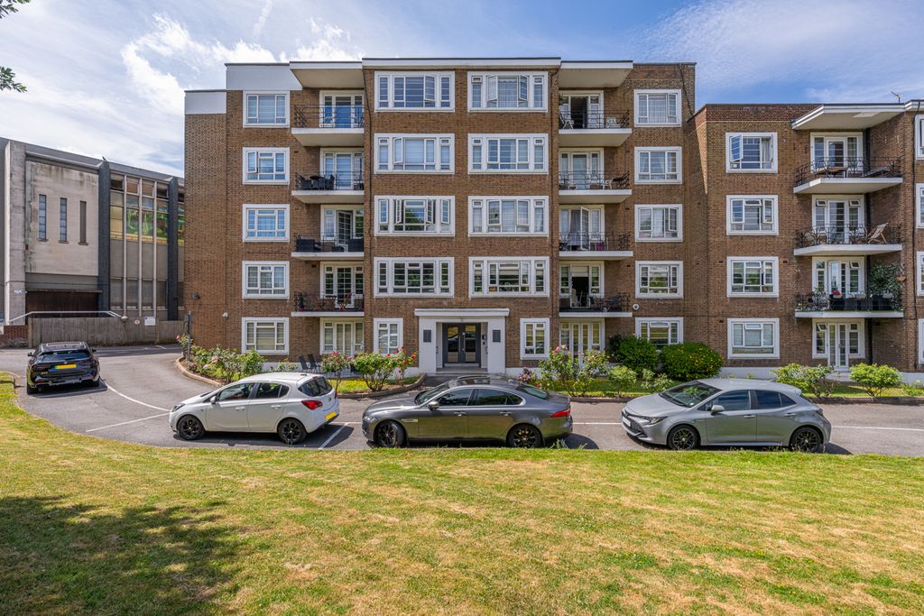 Property photo 1 of 16 Picture No. 03