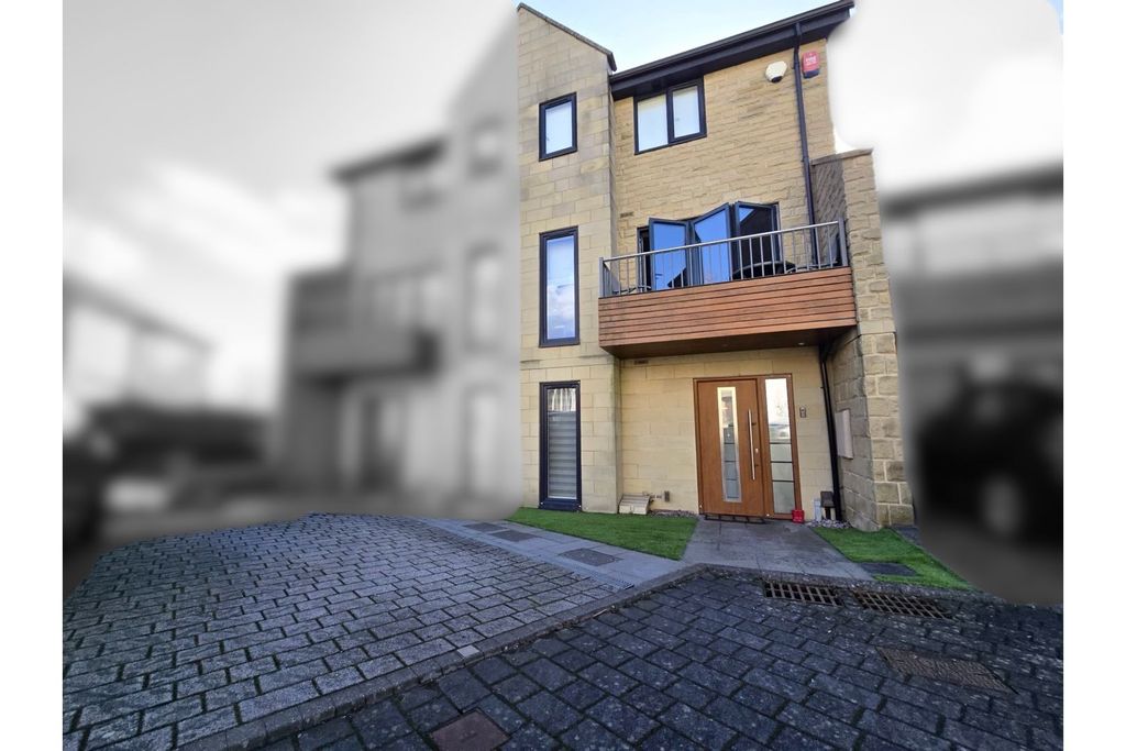 Property photo 1 of 19 Outside