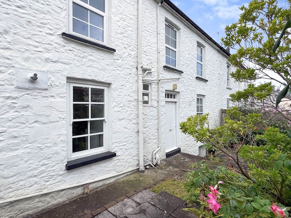 Property photo 2 of 41
