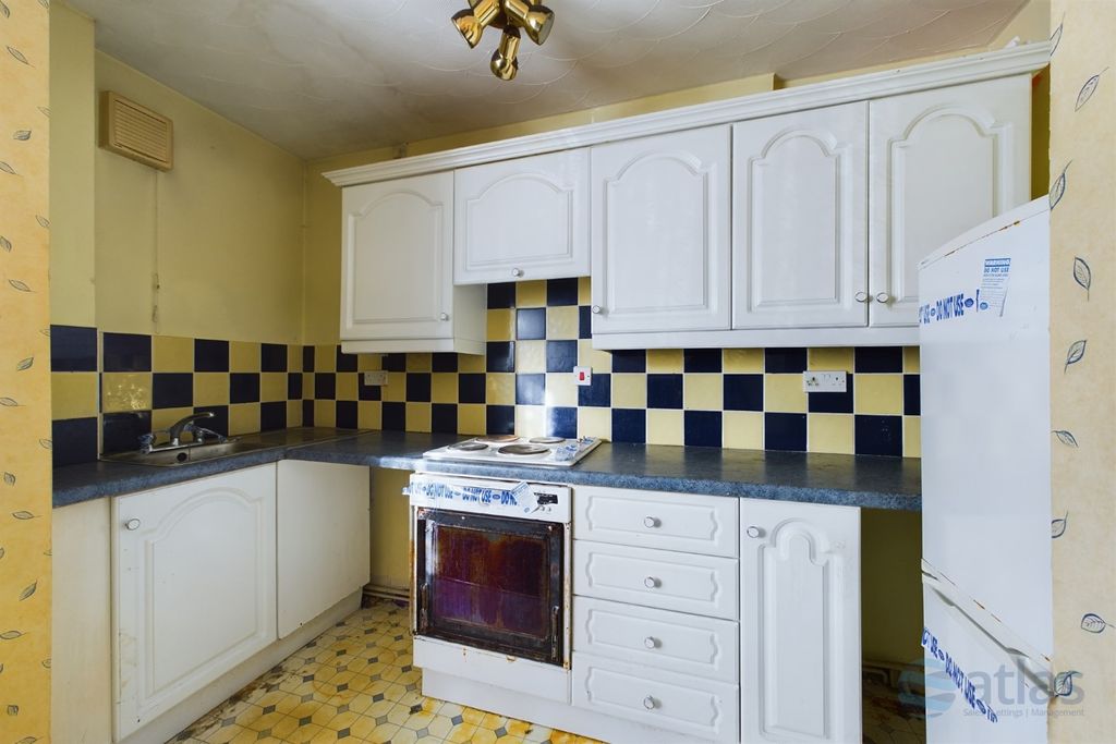 Property photo 2 of 4 Kitchen