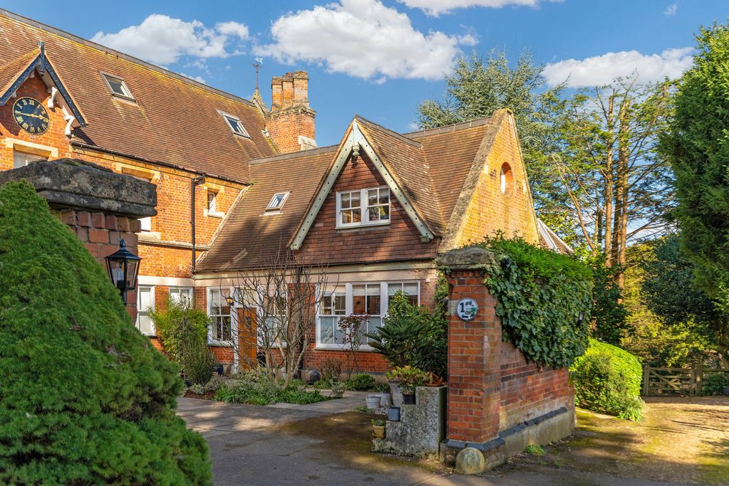 Property photo 2 of 35