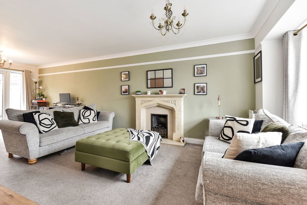 Property photo 3 of 18