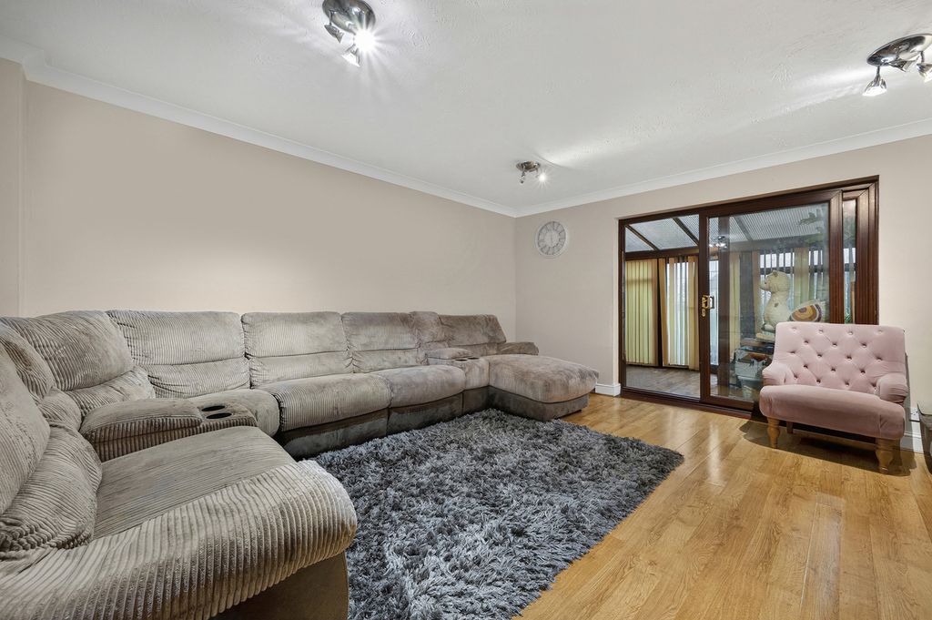 Property photo 2 of 11