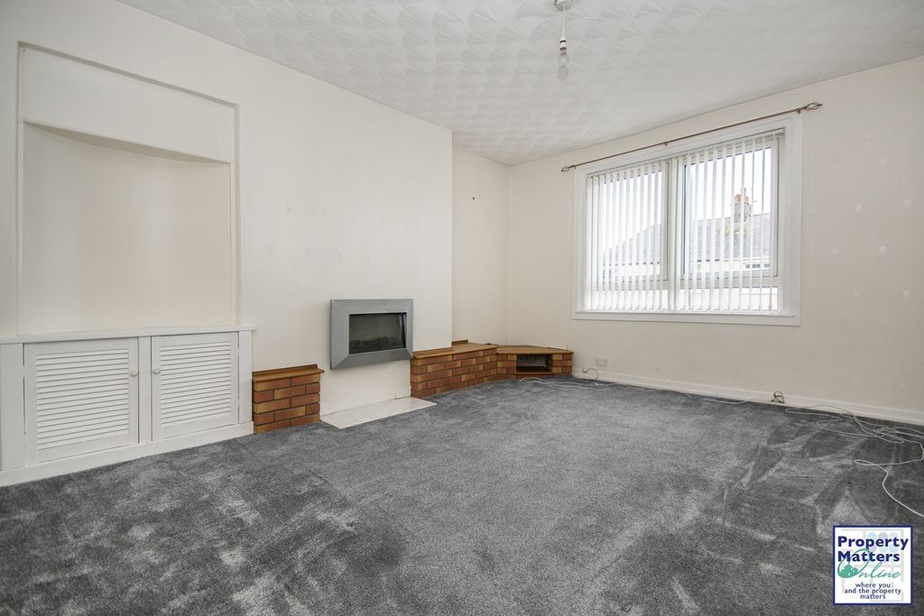 Property photo 3 of 15 Lounge