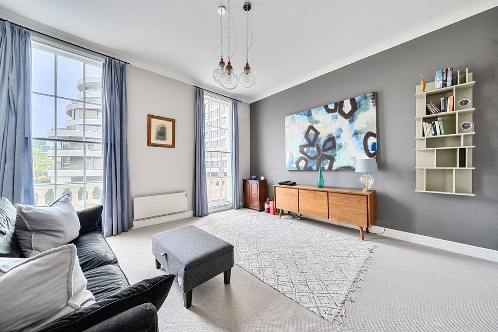 Property photo 2 of 21