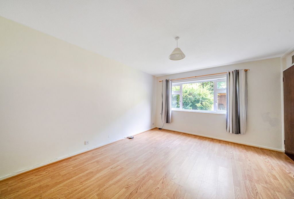 Property photo 3 of 18 1310533-18-68664F...